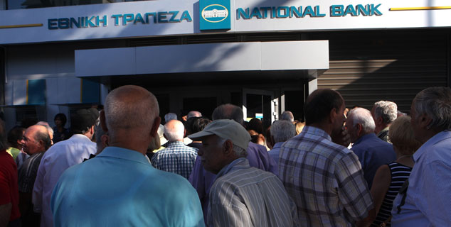 Picture showing a large group of people queuing outside the National Bank of Greece
