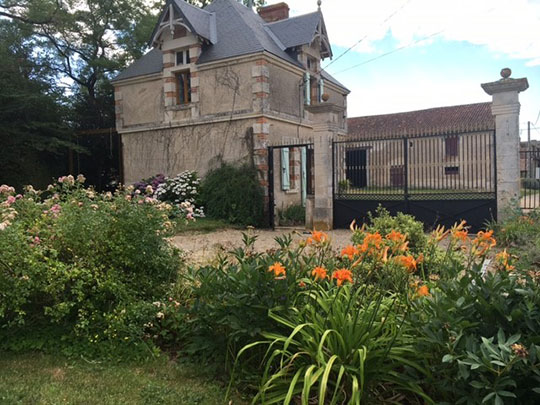 Picture of a French house in the countryside